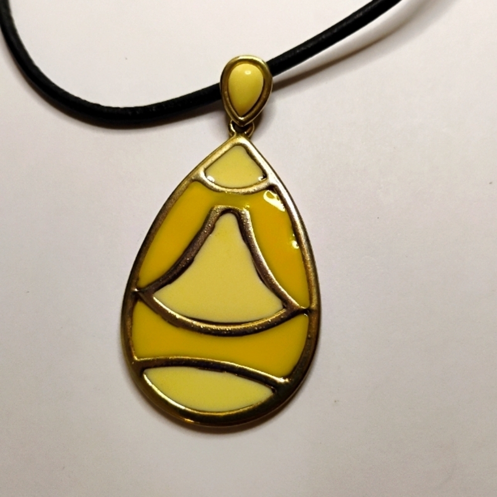 Vintage Liz & Co Leather Silver and Yellow Tone Pendant Necklace - Picture 3 of 4